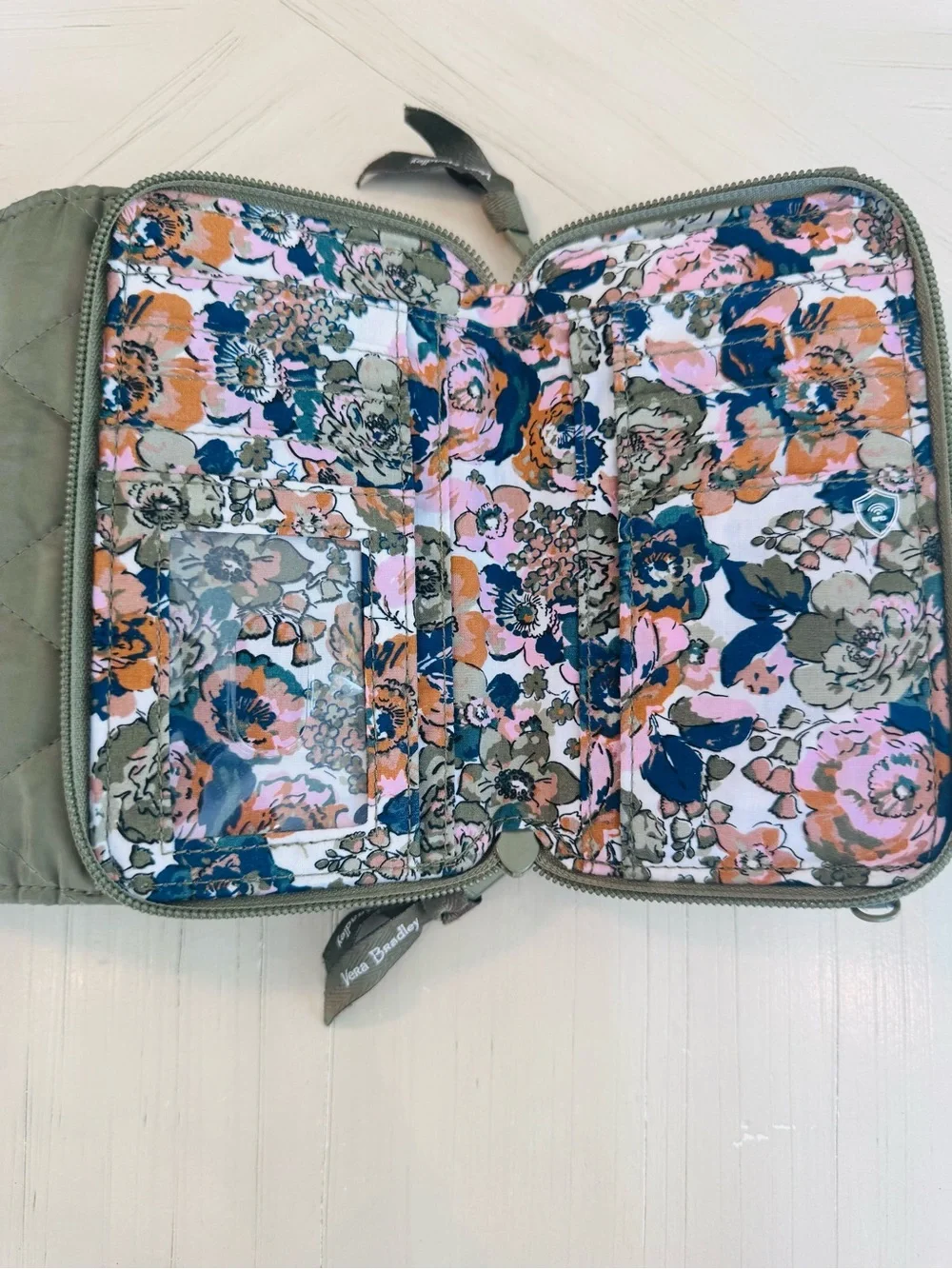 Vera Bradley Ultralight RFID 3-in-1 Crossbody / Wallet Clutch – Sage